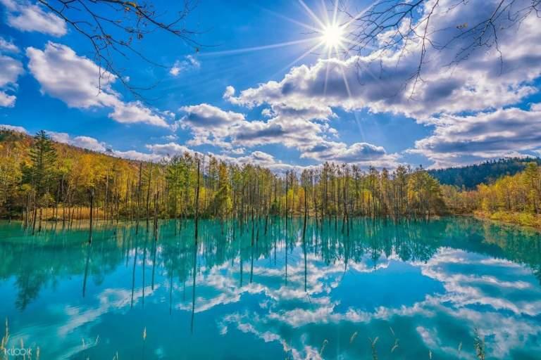 Ngỡ ngàng vẻ đẹp của hồ nước màu xanh sapphire tại Nhật Bản-4