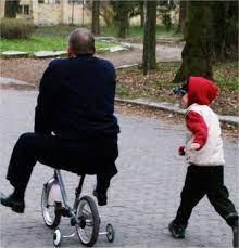 Một khi bố mẹ máu nghịch ngợm, con cái cũng phải chào thua-8