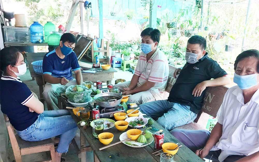 Cách chức Hiệu trưởng ăn nhậu cùng giáo viên trong lúc giãn cách-1