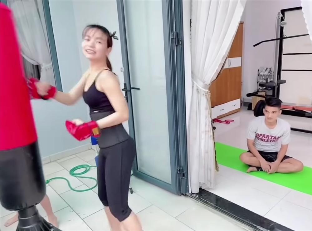 Mạc Văn Khoa áp lực vì vợ tập boxing để đánh chồng-3