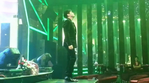 Sao Việt hoảng loạn bởi những nụ hôn cưỡng bức của fan cuồng-9