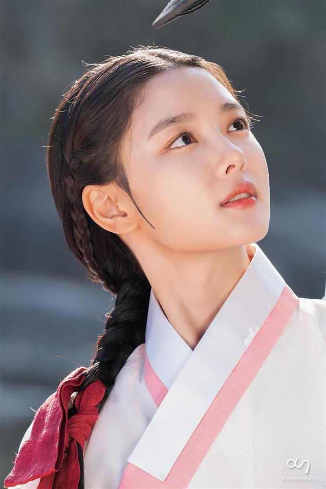 2 báu vật điện ảnh Hàn Kim Yoo Jung - Kim So Hyun: kẻ tám lạng người nửa cân-9