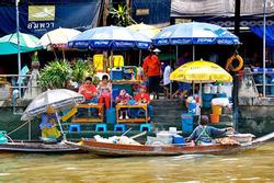 Khu chợ nổi ở Thái Lan vắng bóng người vì Covid-19