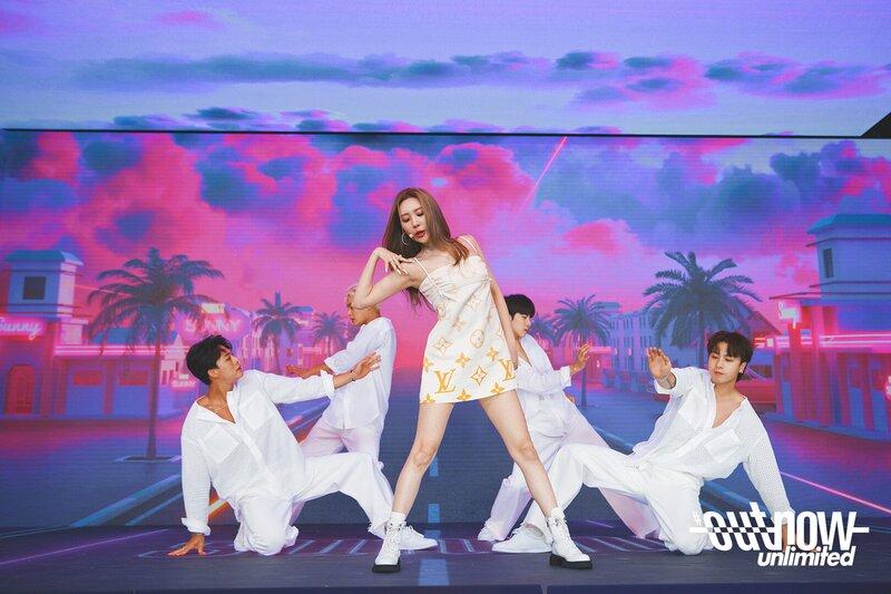 Nayeon (TWICE) bị chê kém sắc khi đụng váy hiệu với dàn mỹ nhân Hàn-4