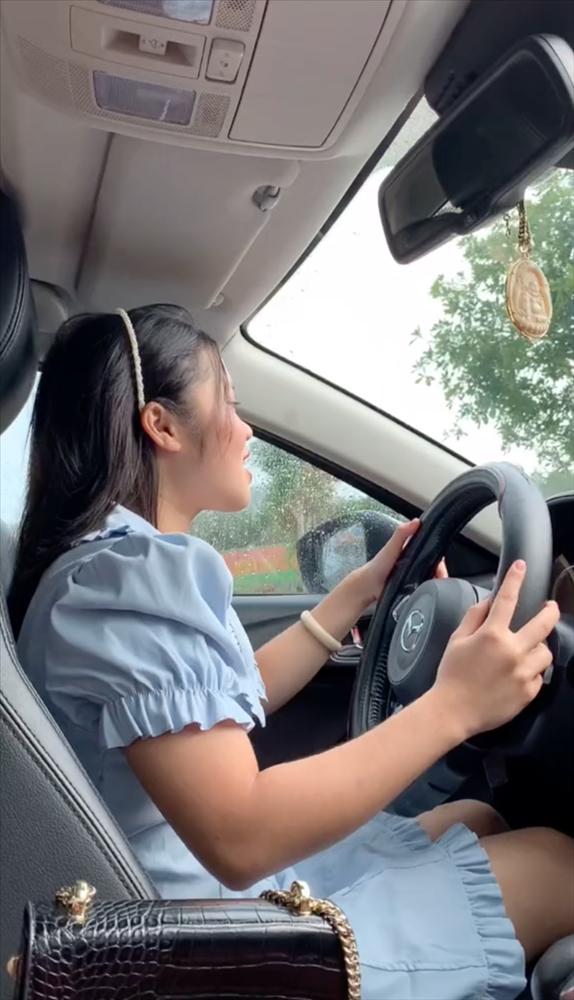 Ái nữ khu du lịch nghìn tỷ Nghệ An: Học 600 triệu/năm, được tặng xế hộp tiền tỷ-2