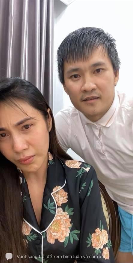 Thủy Tiên livestream khóc nấc, netizen chỉ soi quần đùi Công Vinh-1