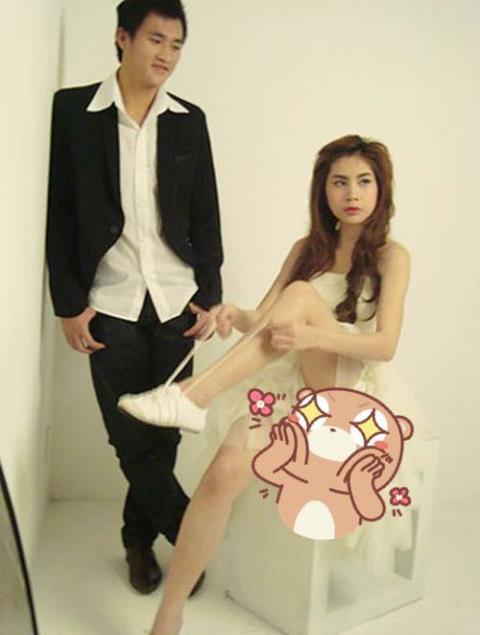 Thủy Tiên livestream khóc nấc, netizen chỉ soi quần đùi Công Vinh-5