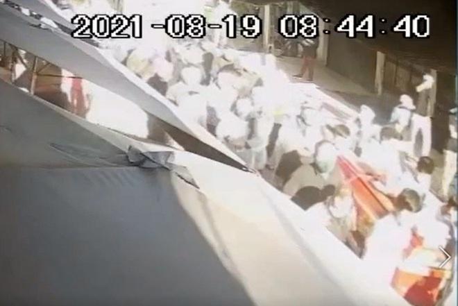 Clip: Hàng trăm người đi đưa tang giữa mùa dịch tại Hà Nội?-1