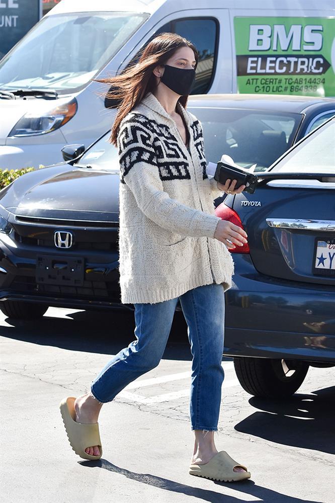 Cường Đô la đụng toàn siêu sao Hollywood đôi dép lê 1,5 triệu-15