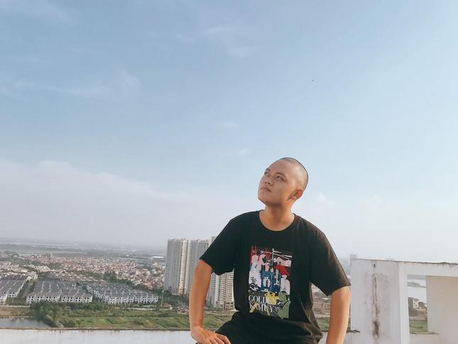 Học y bác sĩ cạo trọc tóc, chàng trai nhận phản ứng khó tin từ bố mẹ-2