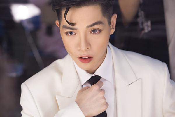 Vì sao Đức Phúc chưa hát xong đã vội chào khán giả đi vào?-3