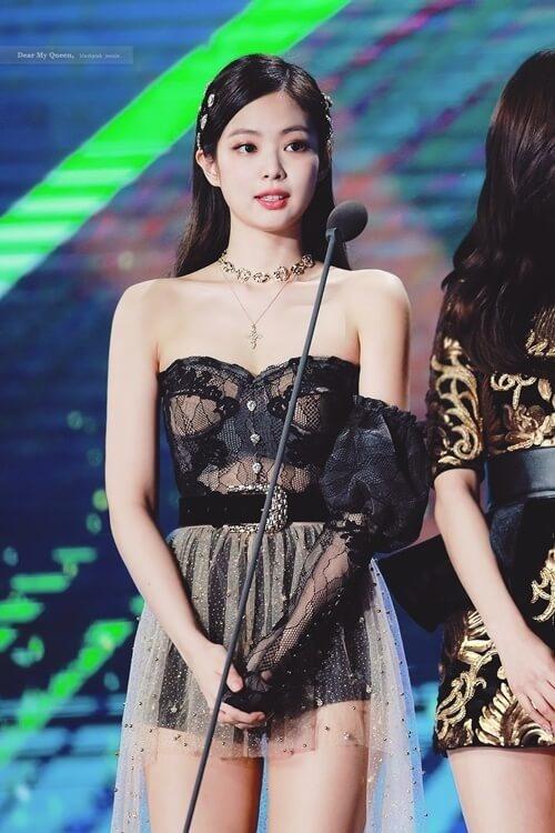 Jennie, Suzy sở hữu đôi vai triệu đô xứ Hàn, xứng danh cây treo quần áo-3