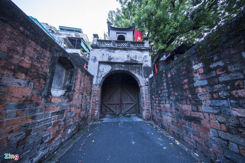 Cánh cửa Ô Quan Chưởng đóng kín-2