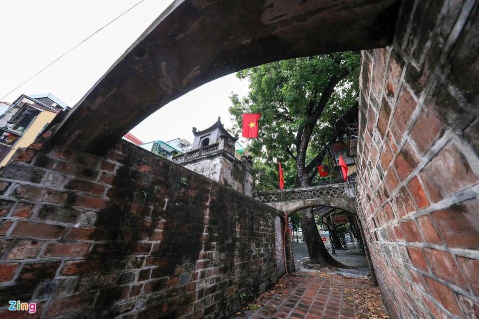 Cánh cửa Ô Quan Chưởng đóng kín-9