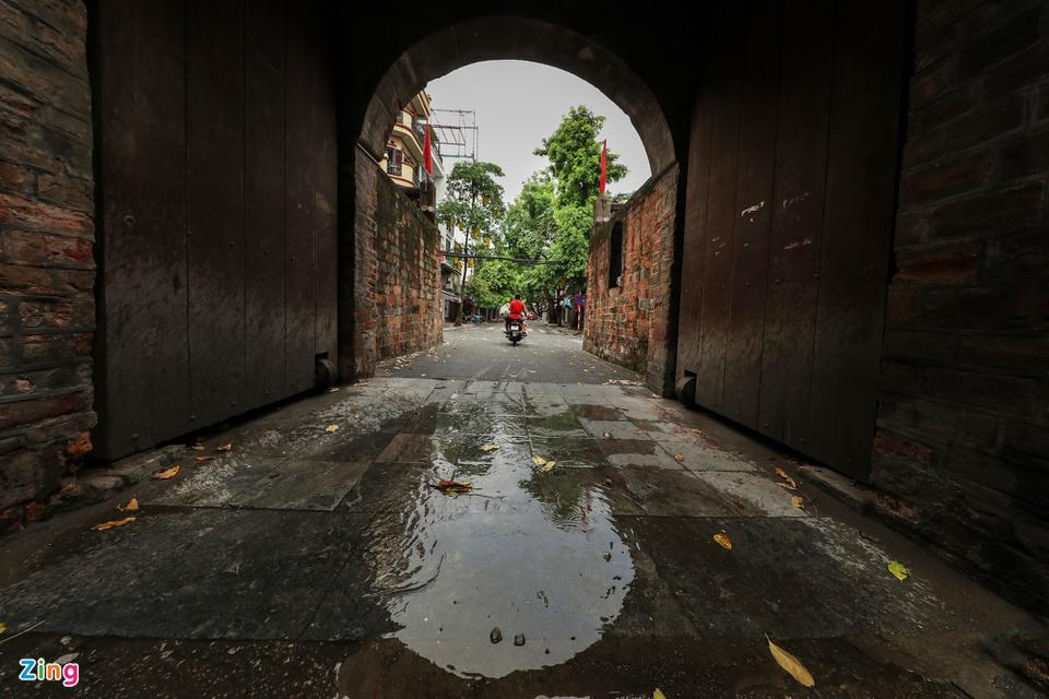 Cánh cửa Ô Quan Chưởng đóng kín-10