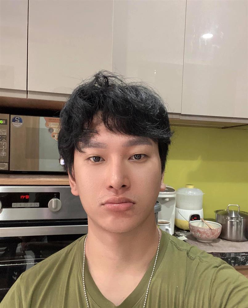 Ca sĩ Hoàng Kỳ Nam tự điều trị Covid-19 ở nhà-1