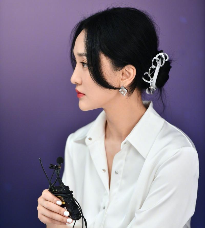 Sau Triệu Vy đến lượt Châu Tấn bị sờ gáy vì lập công ty ma-2