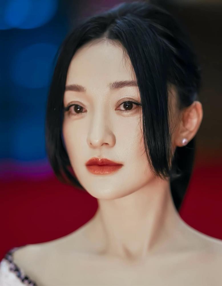 Sau Triệu Vy đến lượt Châu Tấn bị sờ gáy vì lập công ty ma-4