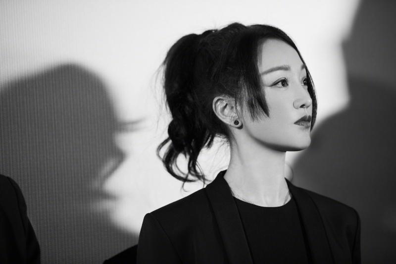 Sau Triệu Vy đến lượt Châu Tấn bị sờ gáy vì lập công ty ma-5