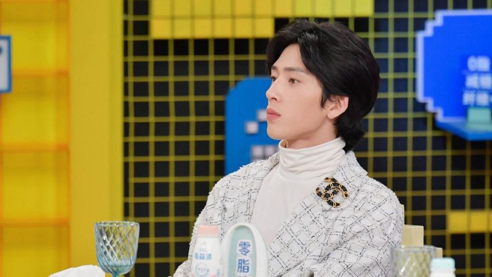 Nam giới Trung Quốc muốn mặc quần áo nữ-1