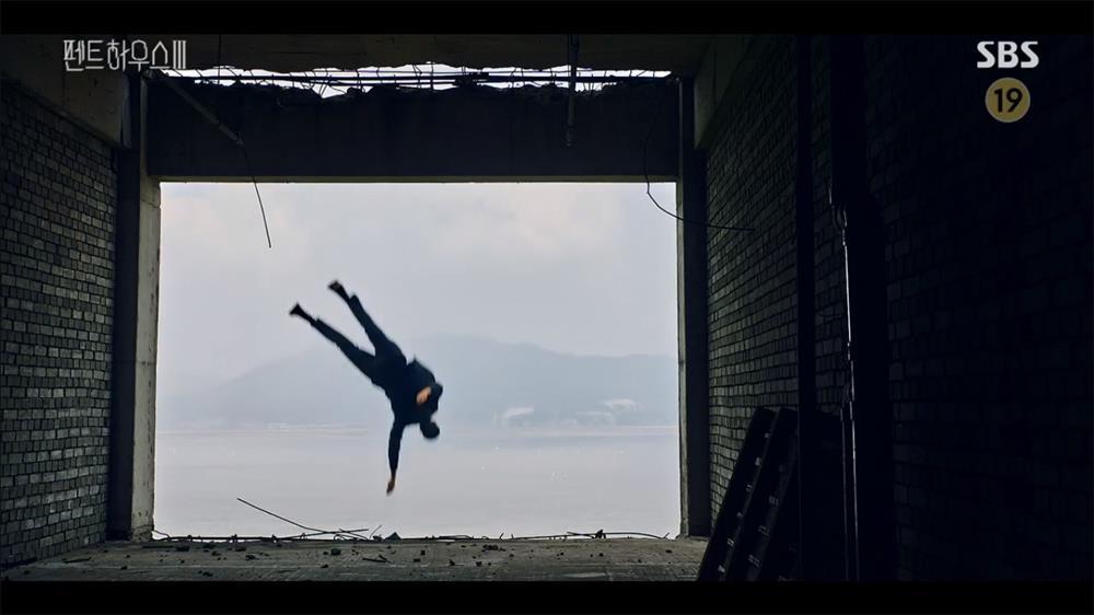 Penthouse 3 tập 12: Soo Ryeon giết Dan Tae, tòa Hera phát nổ-21