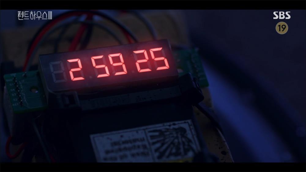 Penthouse 3 tập 12: Soo Ryeon giết Dan Tae, tòa Hera phát nổ-28