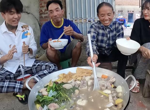 Thực hư nồi lẩu bà Tân nấu có miếng thịt lạ đen thui như bị thúi-6