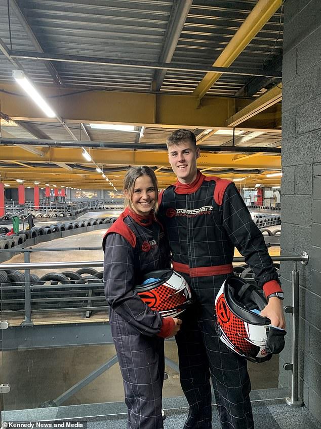 Cô gái tán tỉnh anh hàng xóm đẹp trai bằng một chiếc máy bay giấy-6