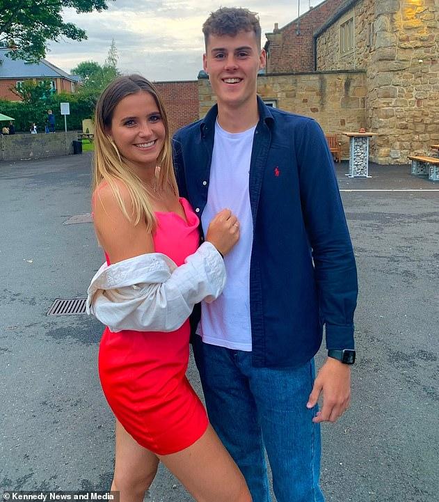 Cô gái tán tỉnh anh hàng xóm đẹp trai bằng một chiếc máy bay giấy-12