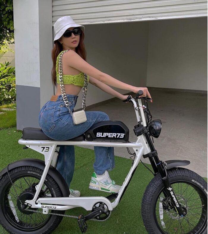 Mặc áo siêu ngắn, Ngọc Trinh bị tố chỉnh eo đến phi thực tế-3