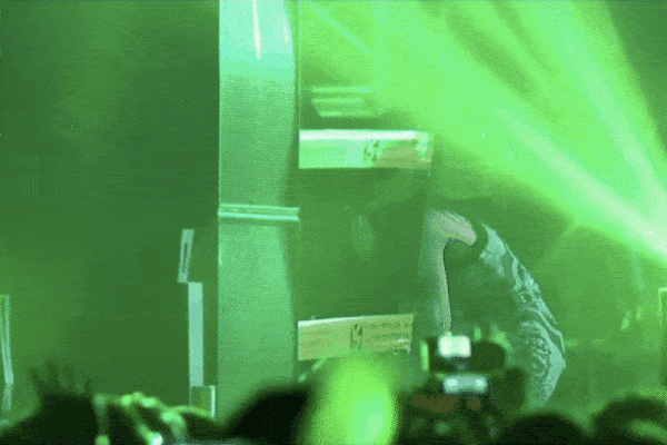 Joy Red Velvet từng hoảng sợ chạy thẳng vào cánh gà khi đang biểu diễn-3