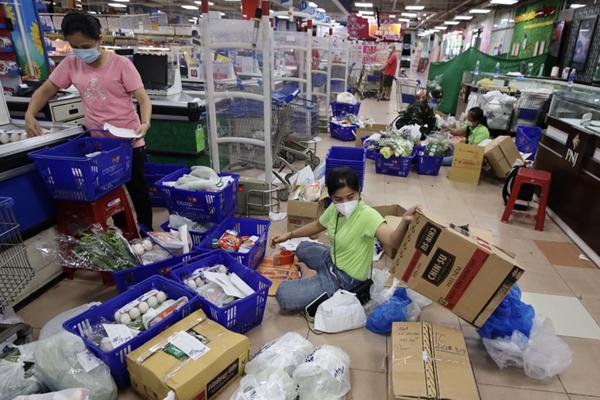 Rhymastic mua đứt 100 đơn hàng bị bom vì đi chợ hộ mùa dịch-5