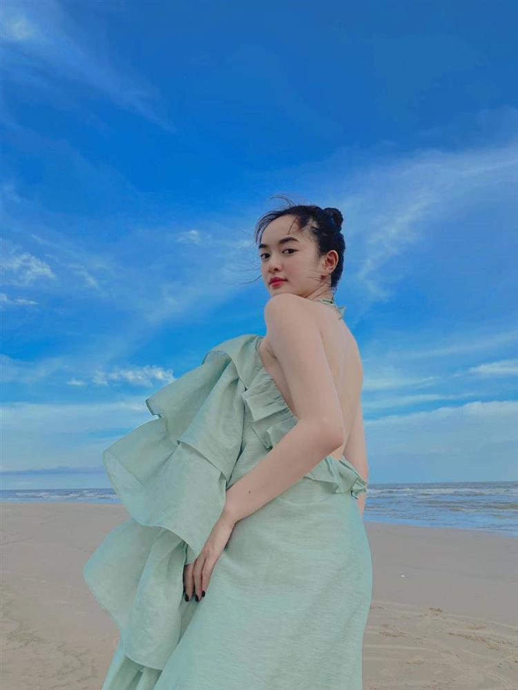 Diện váy lùm lùm, Kaity Nguyễn bị nghi mang bầu bí mật-10