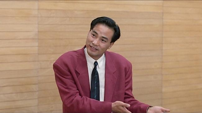 Phim kể về cuộc sống của 3 anh chàng vũ công trong một quán bar, sống ở nhà lầu, đi xe hơi, hàng hiệu nổi tiếng nhờ nghề phụ là trai bao. Cả ba có trình độ và xuất thân khác nhau nhưng nổi tiếng nhất chính là Simon (Nhậm Đạt Hoa).