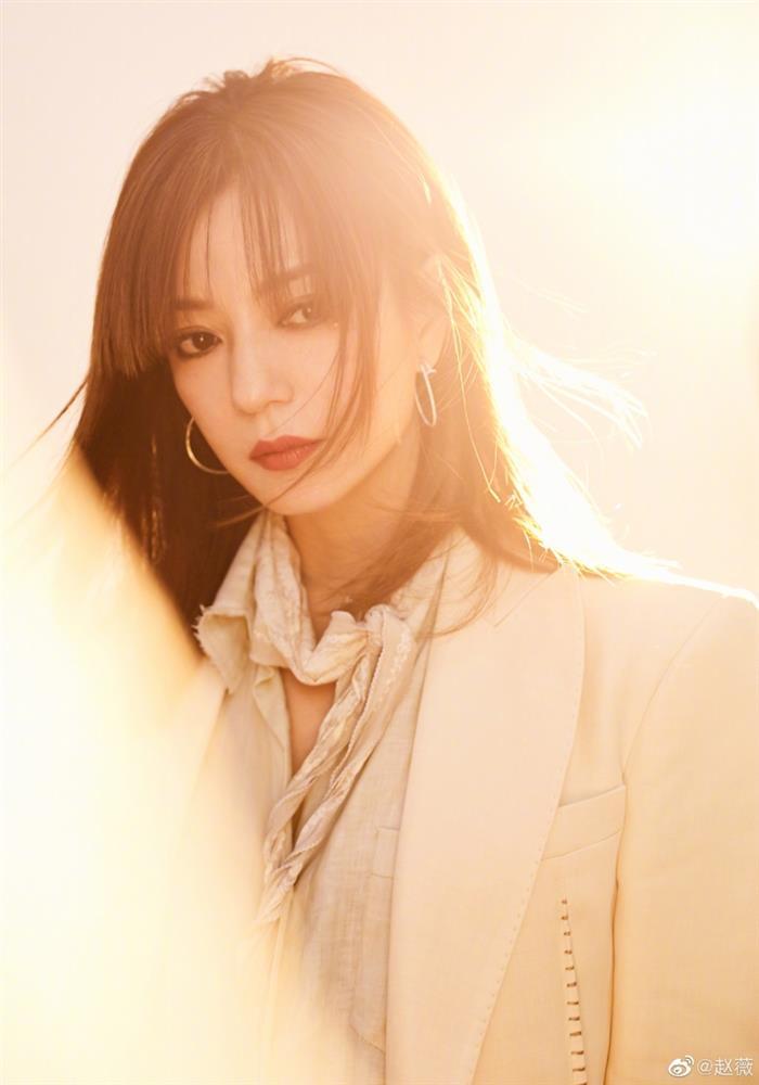 Trước khi chia tay Fendi, Triệu Vy bị phong đại sứ quê kiểng-1