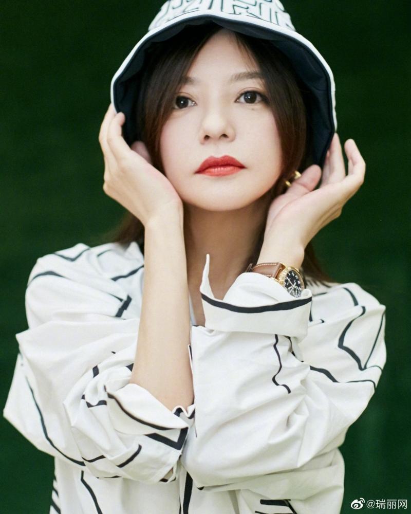 Trước khi chia tay Fendi, Triệu Vy bị phong đại sứ quê kiểng-2