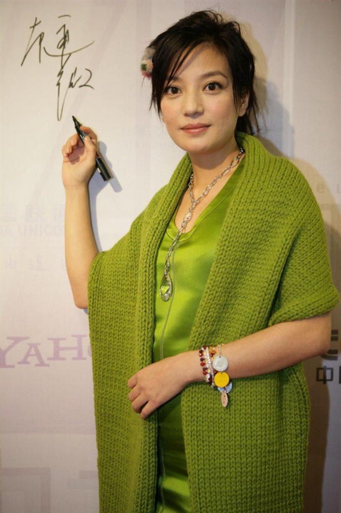 Trước khi chia tay Fendi, Triệu Vy bị phong đại sứ quê kiểng-9