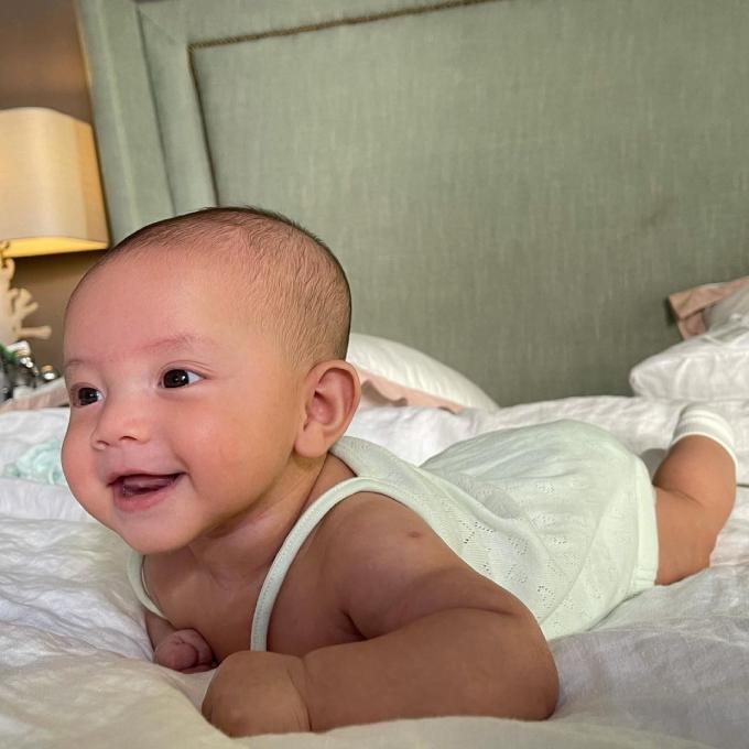 Con gái Hồ Ngọc Hà mới sinh y hệt mẹ, lớn lên lại giống bố?-5