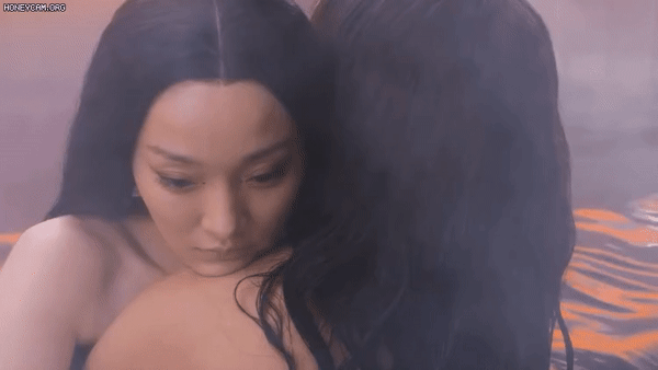 Loạt cảnh nóng táo bạo nhất sự nghiệp Triệu Vy: Nam nữ chấp hết-4