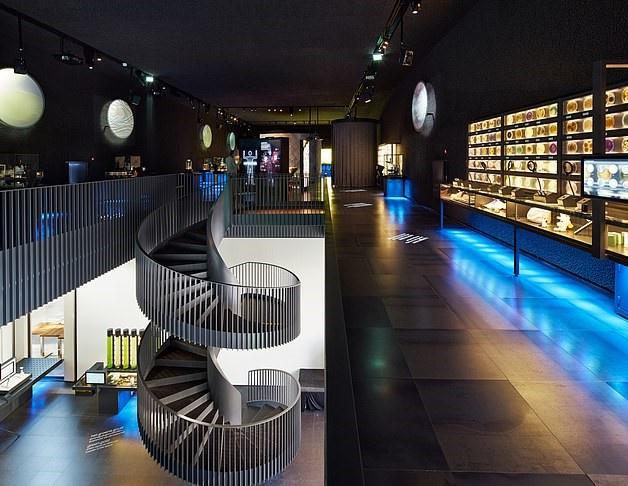 Bảo tàng có máy đo vi khuẩn từ nụ hôn của khách-2