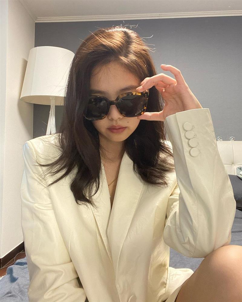 Jennie BLACKPINK, Moon Ga Young để tóc layer xinh như nữ thần-2