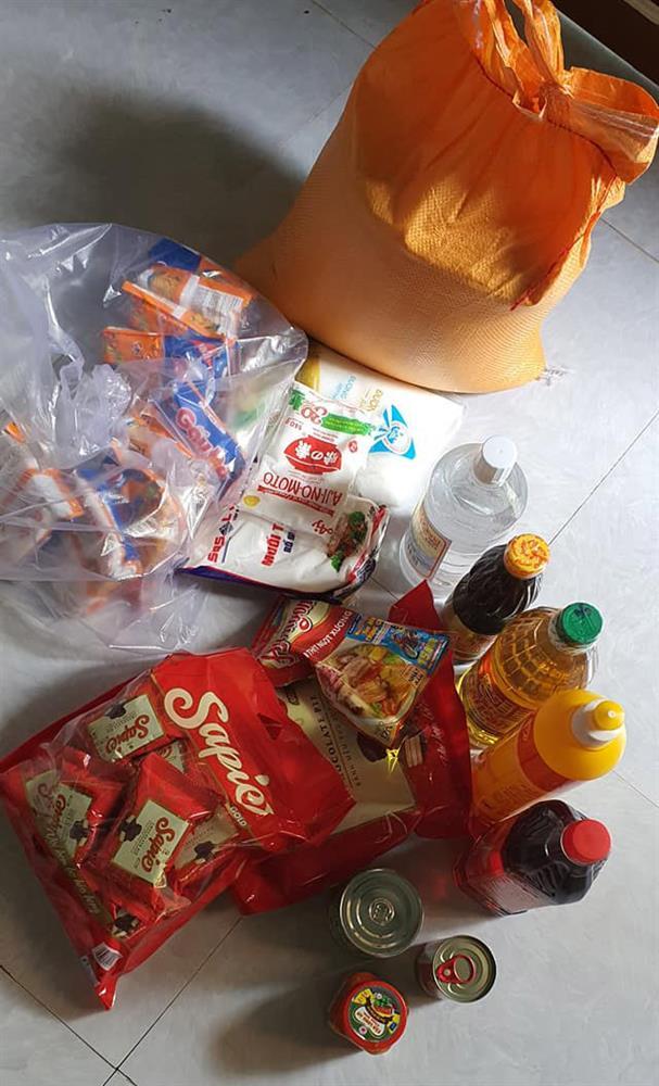 Mẹ thiên hạ chê quà cứu trợ ít, đòi thịt và trứng vì đang thèm-1