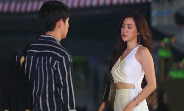 Kiệt sức chăm mẹ chồng, vợ bàng hoàng nghe chồng nói với bạn-1