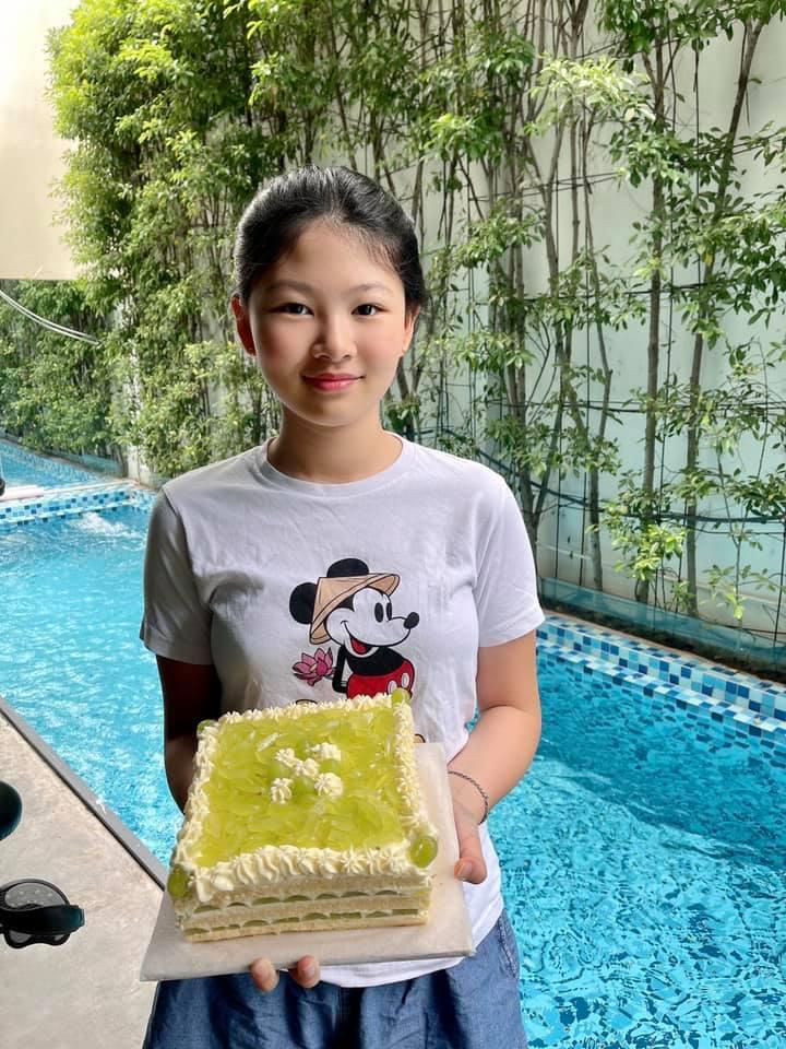 Vợ Bình Minh thành nấm lùn trong gia đình toàn chân dài-2