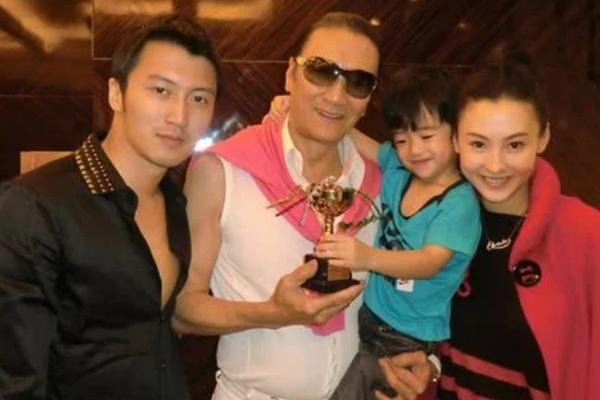 Tạ Đình Phong gửi Trương Bá Chi 12 triệu USD mỗi năm-3