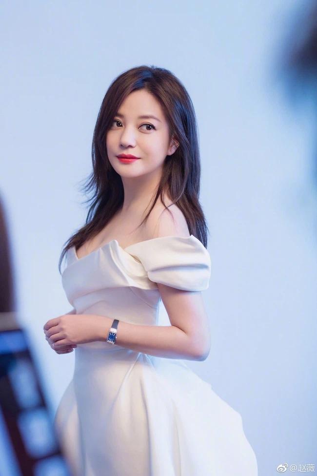 Vì sao chỉ sau 1 đêm Triệu Vy đã bị phong sát?-6