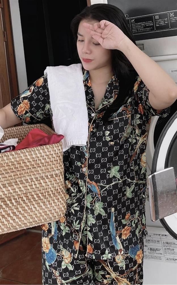 Bà xã Bùi Tiến Dũng bị chụp lén, nhan sắc trông thế nào?-1