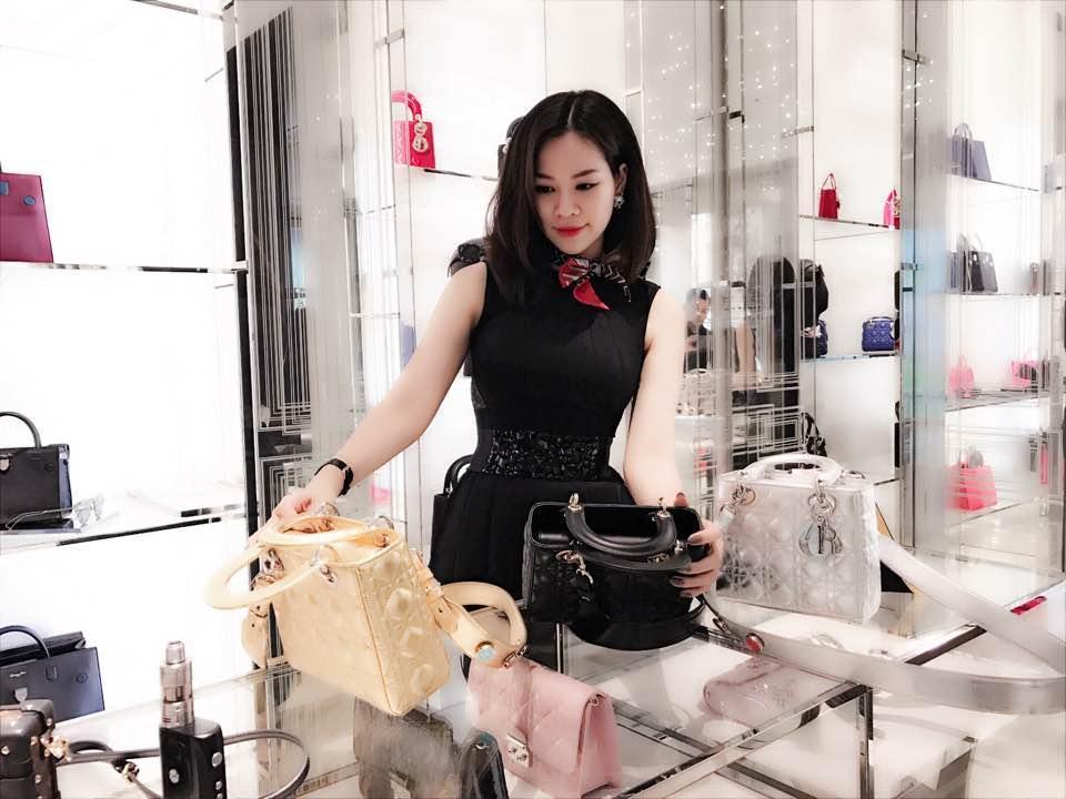 Con dâu tỷ phú Hoàng Kiều khoe body, lộ hình xăm vị trí hiểm-1