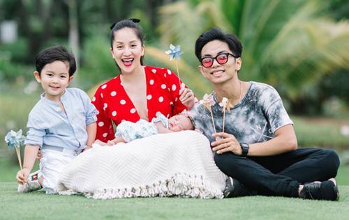 Khánh Thi gầy rộc, mắt thâm nghi diễn khi livestream hạnh phúc-9