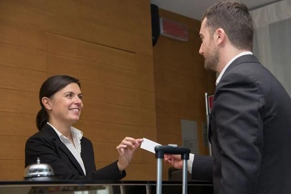 Cú lột xác ngoạn mục từ tu viện bỏ hoang đến khách sạn sang trọng-12